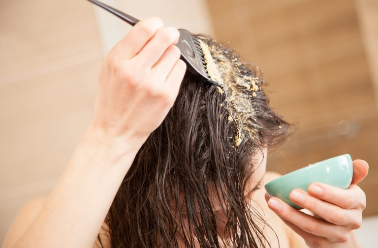 Stosowanie glinki kosmetycznej na włosy